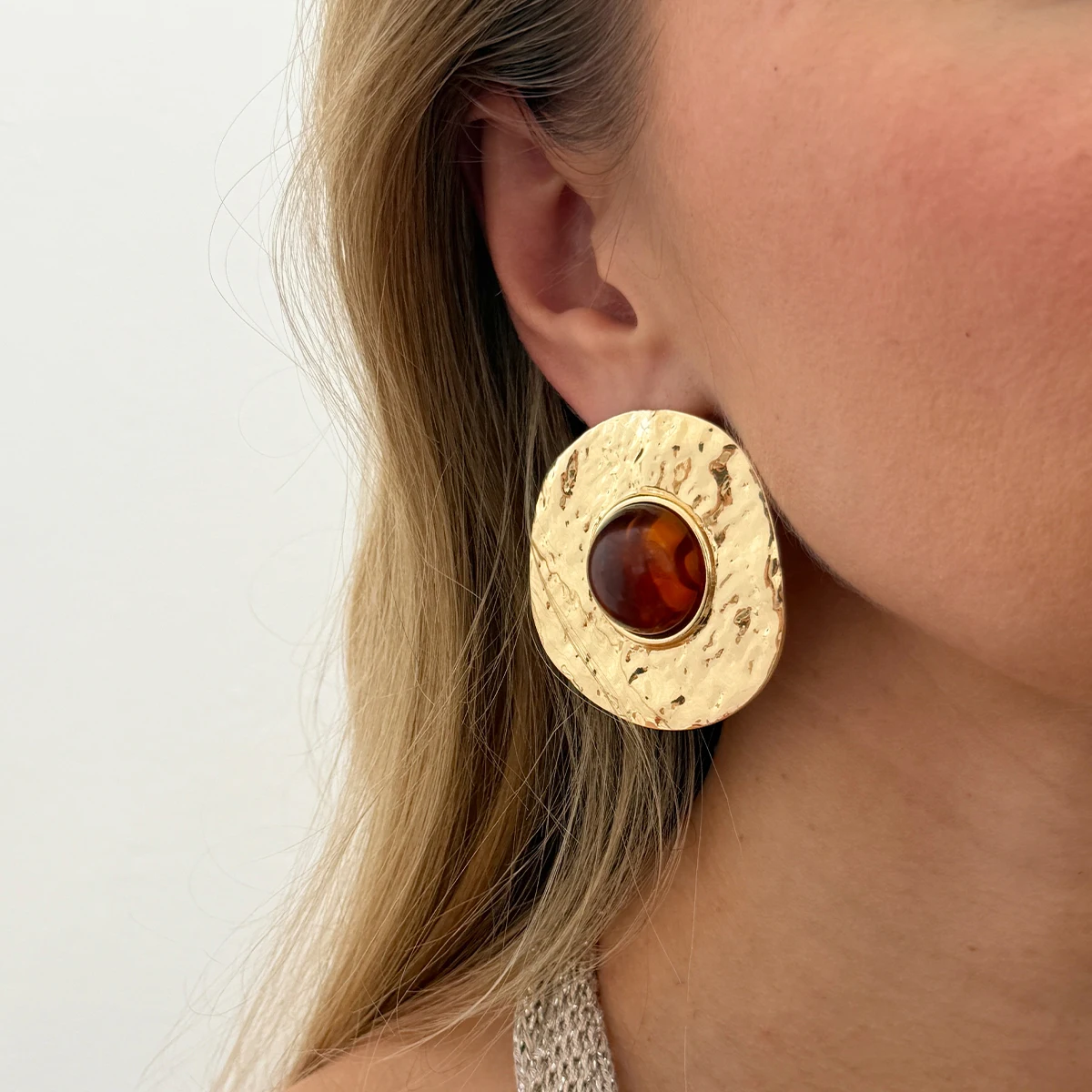 SHIXIN Vintage Inlaid Brown Resin Acrylic Stud Earrings for Women Luxury Geometric Large Round Earrings Boho Vacation Jewelry