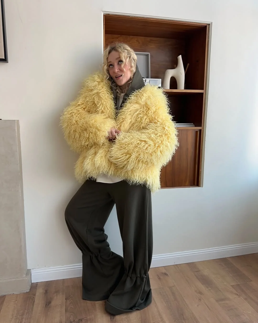Faux Fur Coats Women Solid Fur Jacket Oversize Scarf Round Neck Long Sleeve Open Stitch Thick Warm Fur Casual 2025 Autumn Winter