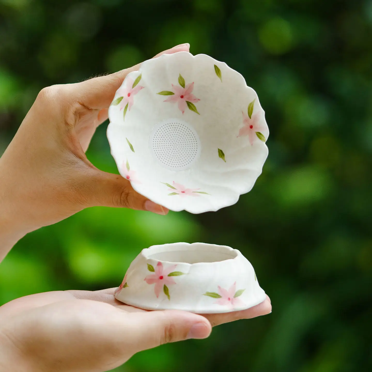 

White Cherry Blossom Tea Strainer, Pure Hand-Painted Ceramic Petals, Exquisite Tea Ceremony Accessories