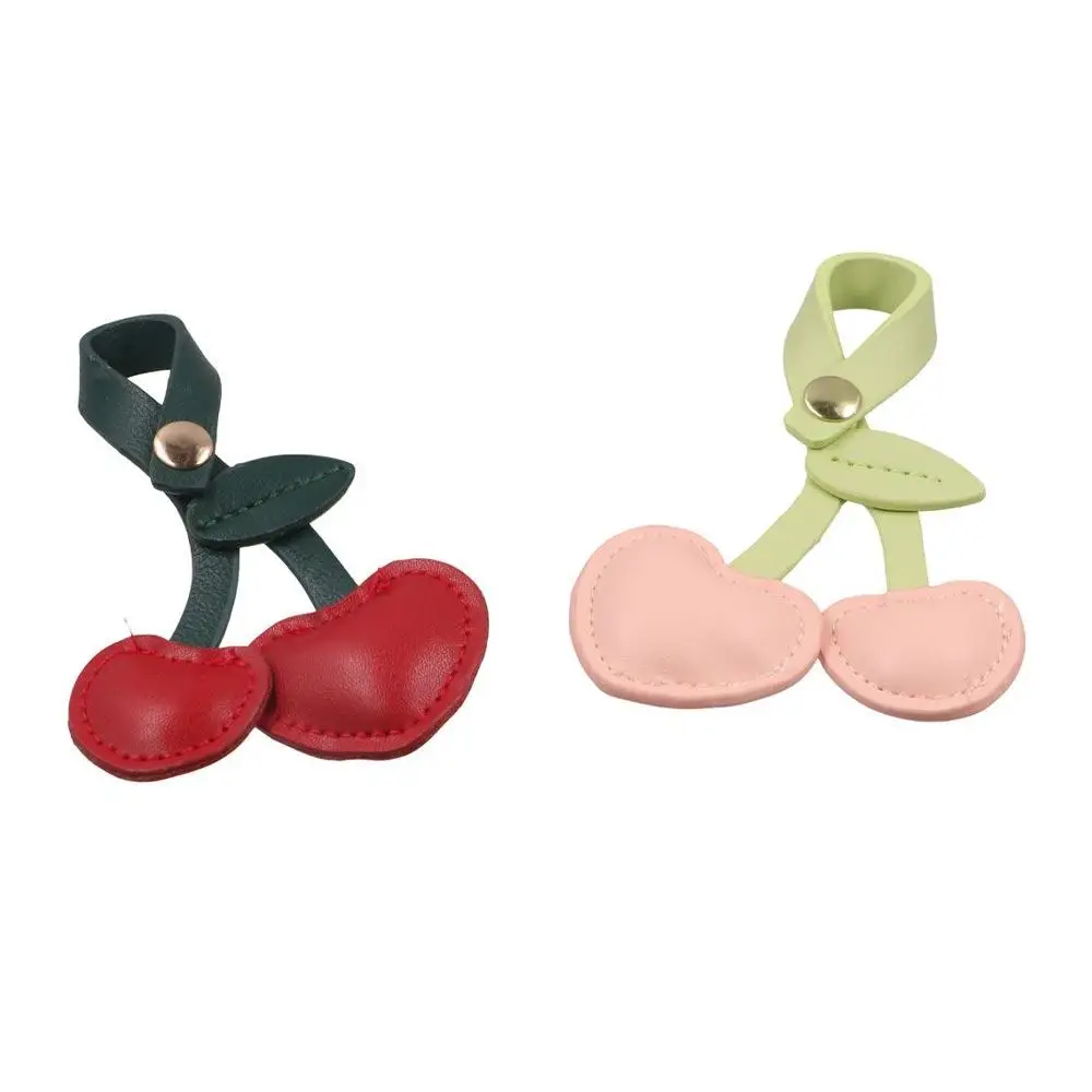 ピーチハートチェリーキーチェーン装飾キーホルダー DIY クラフトアクセサリーチェリーペンダント愛キーリングバッグペンダント