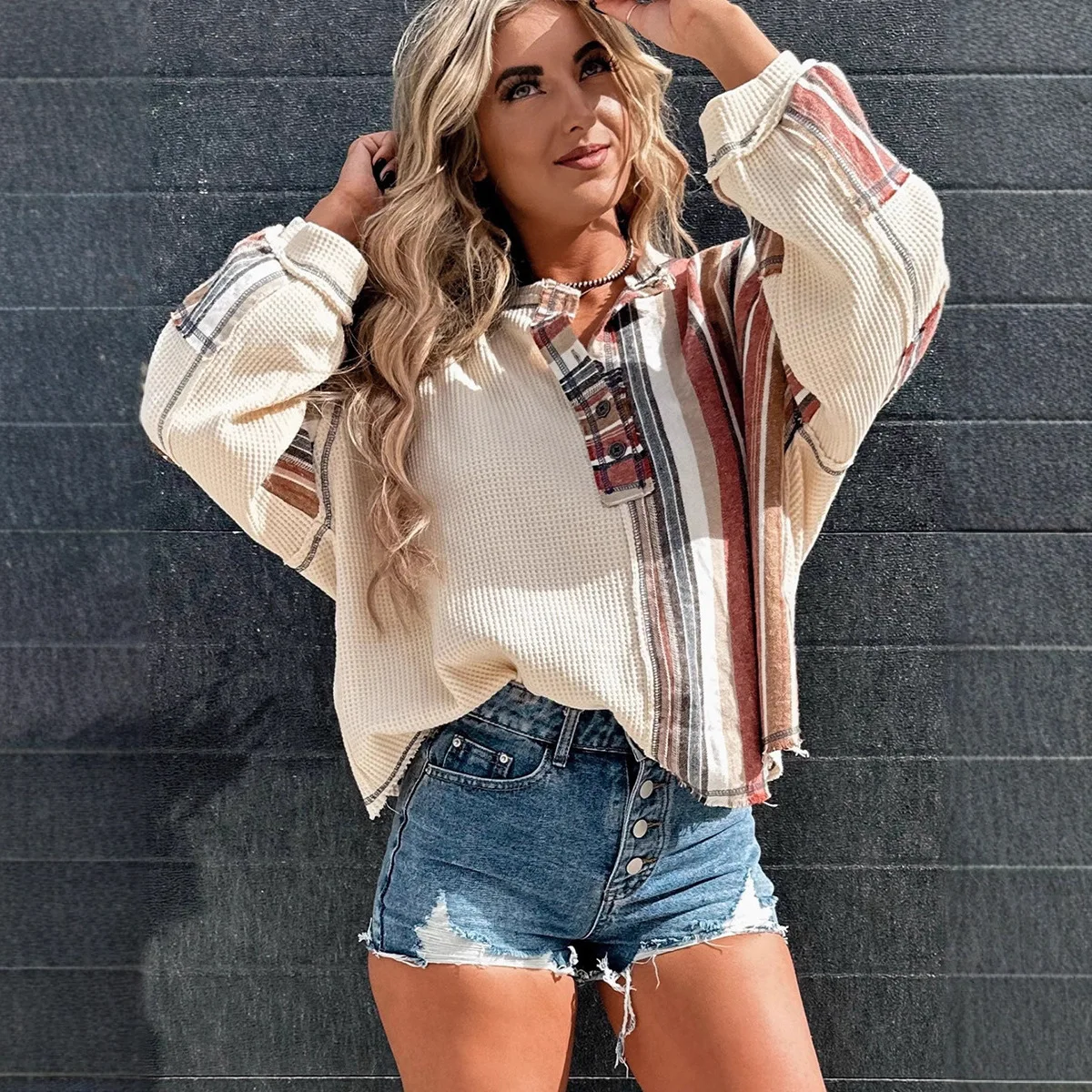 

Новинка 2023 года, осенний повседневный вафельный пуловер для женщин, осенняя модная свободная толстовка на пуговицах контрастного цвета с длинными рукавами