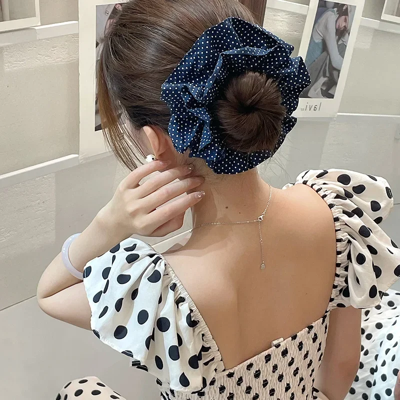 Dunkelblaue Haargummis im College-Stil, faltig, doppellagig, großer Haargummi, hochwertige Damen-Haarknoten-Haarseil-Mode für den Hinterkopf