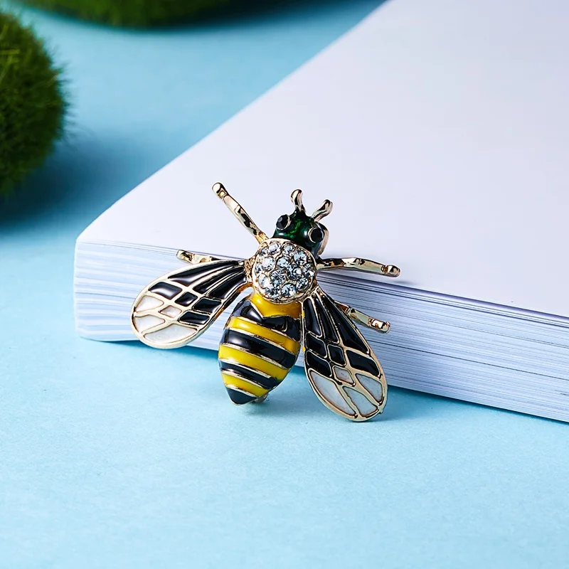 Shiny Zircon Insect Bee Pins For Women Men Cute Metal Honey Bee Brooch Clothes Coat Lapel Pin Funny Animal Jewelry Accessories