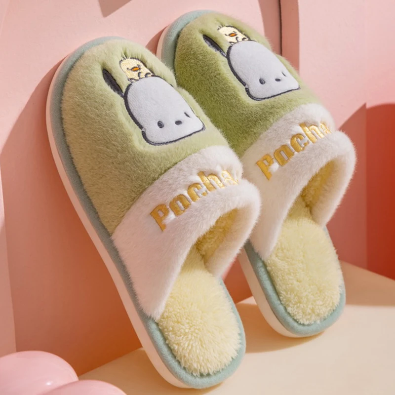 Sandal asli Sanrio Hello Kitty sandal mewah Kuromi My Melody sandal dalam ruangan musim dingin hangat sepatu rumah wanita antiselip kasual