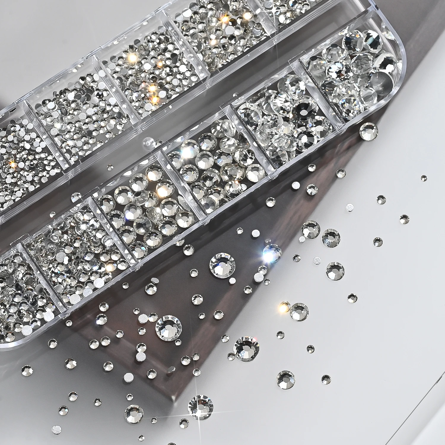 12 Gitter mit verschiedenen Größen, klare weiße Edelsteine, Nagelrhinestones, 3D glänzende, flache Rückseite, SS4-SS30, luxuriöse Kristall-Nagelglitzer-Charms, Hochzeitsdeko – Detail 4