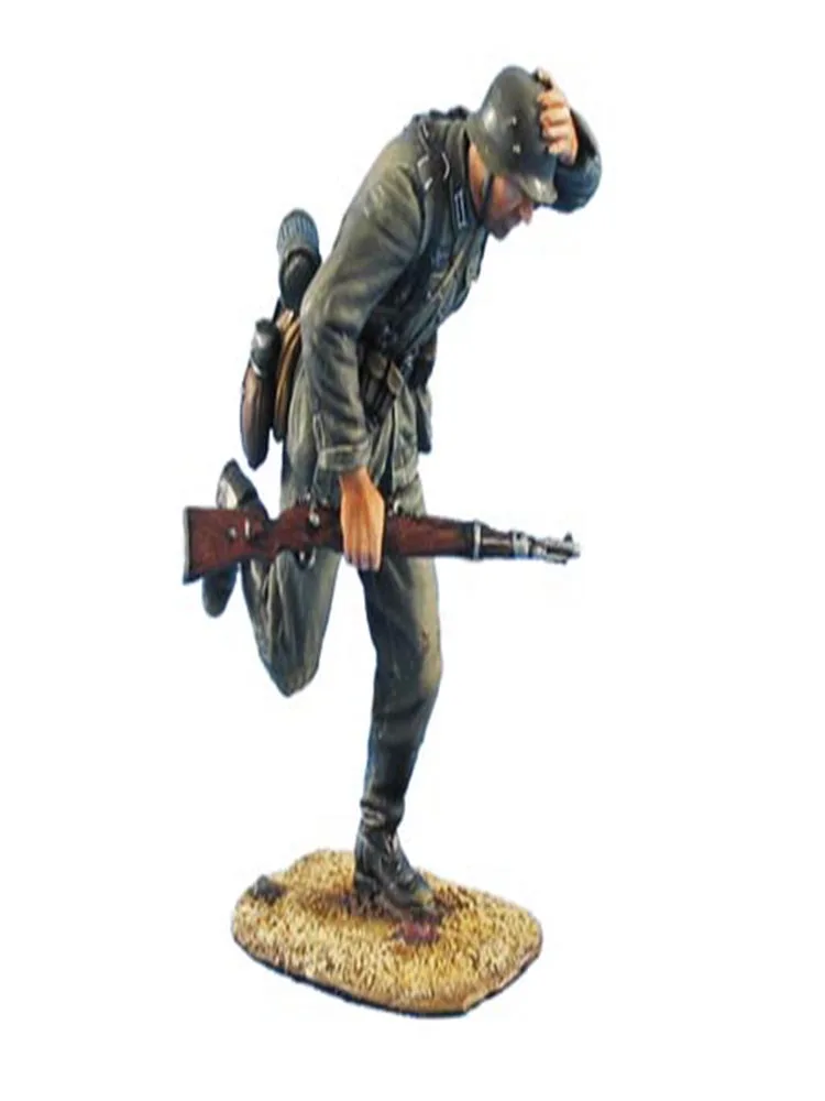 Unpainted Kit  1/35  Heer Infantry Running Holding on Helmet    figure Historical  Figure Resin  Kit