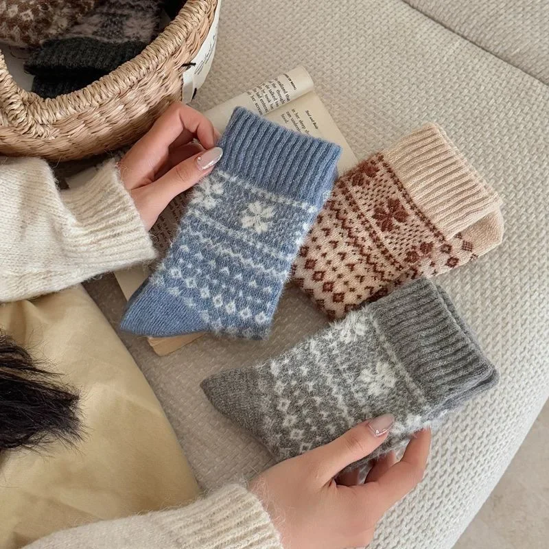Verdickte Winter-Wollsocken für Damen, Weihnachtsinsel-Stil, mittelhoher Schneeflocken-Muster, warmer Retro-Herren-Komfortstrumpf für zu Hause
