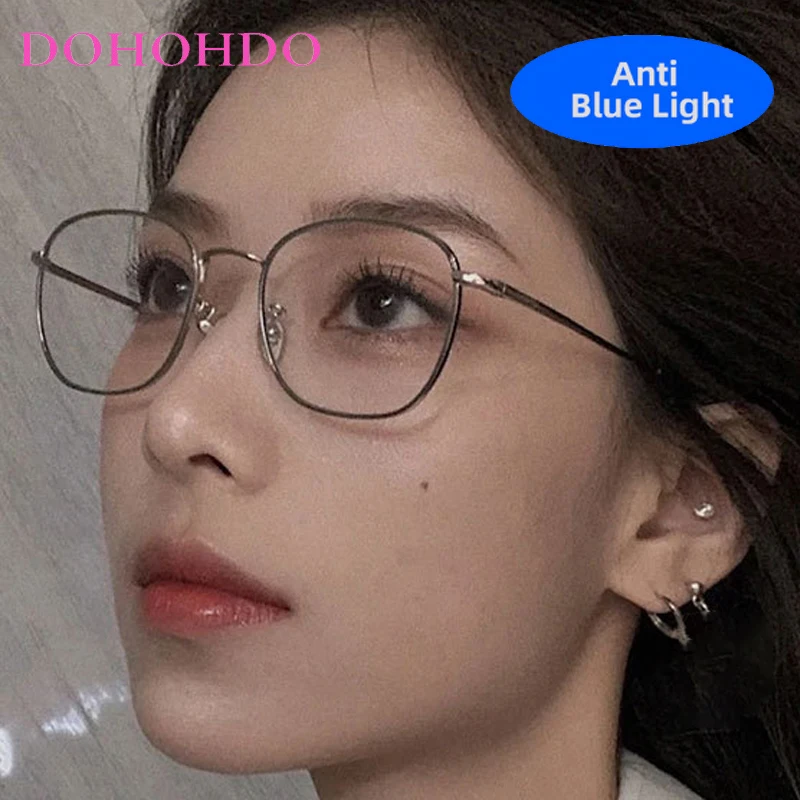

Classic Metal Small Square Frame Optical Eyeglasses For Women Men Luxury Design Play Computer Anti-Blue Light Protection Eyewear