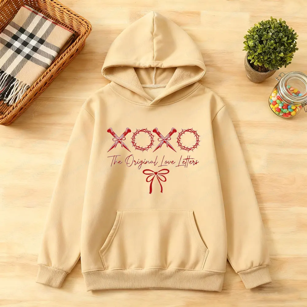 XOXO سويت شيرت بأحرف الحب الأصلية ملابس عيد الحب بفيونكة عيد الحب مطبوعة بقلنسوة كريستيان يسوع ملابس نسائية