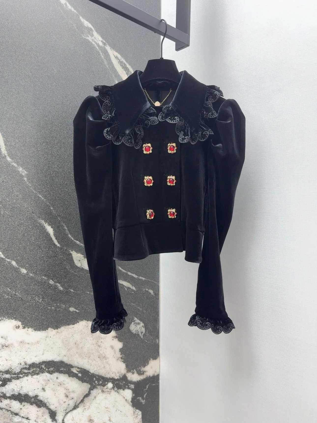 2026 Neuer Retro-Klassiker Schwarzer Damen-Samt-Cardigan, Hochgeschnittener Lässiger Rock mit Spitzeneinsätzen, Wickelrock, Hüftkurze Hose, Damen-Trainingsanzug