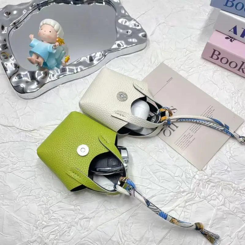 Bestseller 1 Stück Kreative Bluetooth-Kopfhörer-Tasche Mini Niedliche Korbtasche Anhänger Hochwertiger Leder-Autoschlüsselanhänger Kleinteile-Handtasche