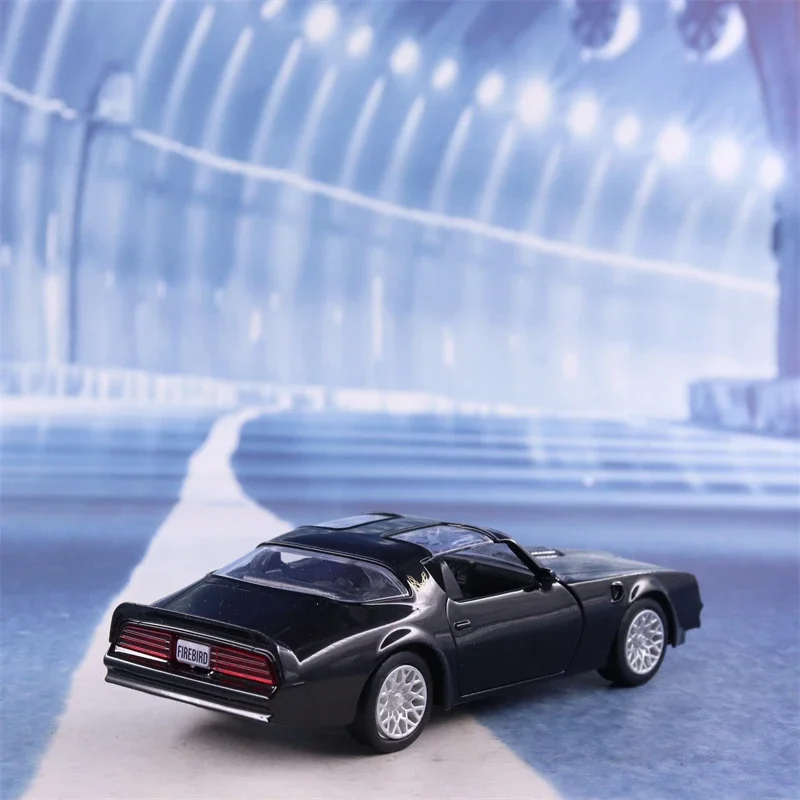 1:36 Pontiac Firebird High simulation Diecast Car Metal Alloy Pull Back car model collection decorative gifts F99