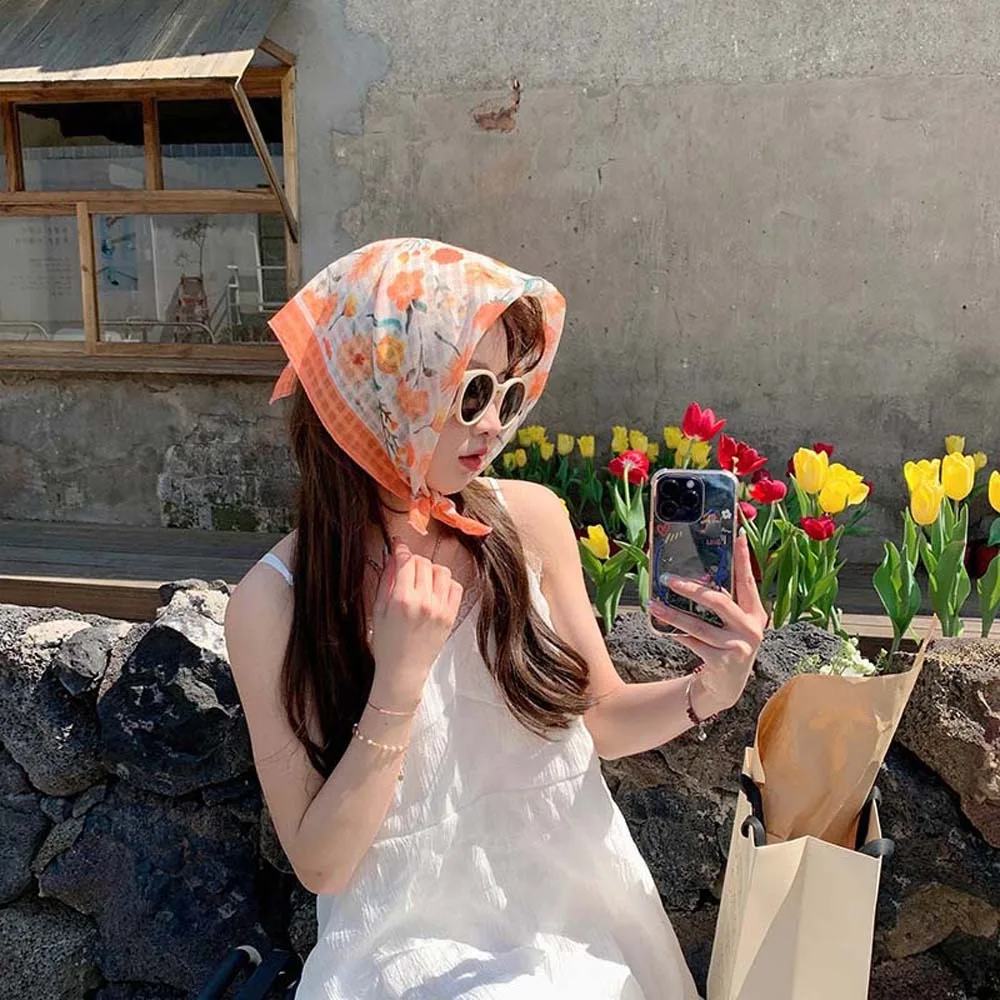 ผ้าพันคอผ้าไหมฤดูใบไม้ผลิระบายอากาศดูดซับเหงื่อแห้งเร็วดอกไม้พิมพ์ผ้าคลุมศีรษะครีมกันแดดที่มีสีสันผ้าพันคอฮิญาบสี่เหลี่ยมฤดูร้อน