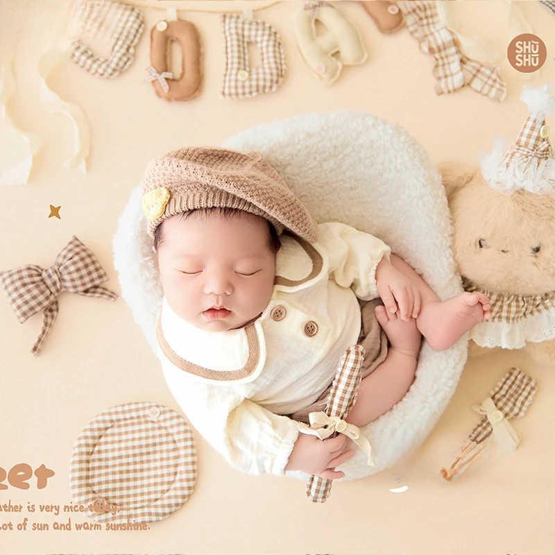 conjunto-de-ropa-para-fotografia-de-recien-nacidos-estilo-informal-tema-a-cuadros-caqui-con-letras-mini-decoraciones-set-de-osito-de-peluche-para-sesiones-de-fotos