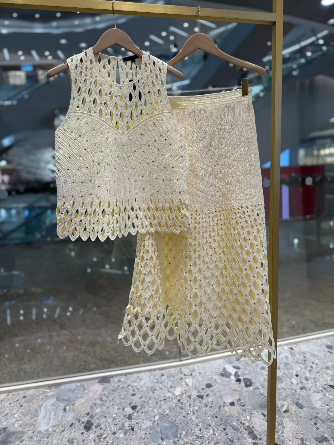 

Early Spring HEIDD M Home Knitted Vest Skirt Set Light Yellow Heavy Rhinestone Half-length Fashionable Women's Ensemble