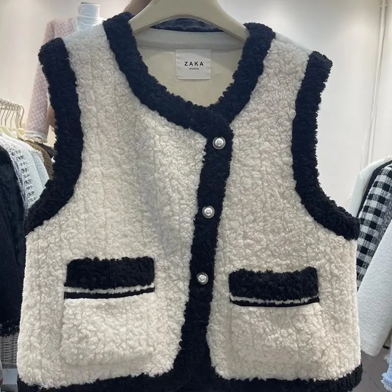 

Fall Winter Women's ort Lamb Fur Vest Jaet Splicing Design Faionable Size Quilted Outerwear Top Quali Polyester