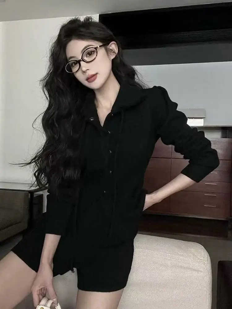 

Ретро комплекты из двух предметов, женские однотонные элегантные короткие свитера на шнуровке с длинными рукавами и пуговицами + шорты с высокой талией, осень-зима, улица