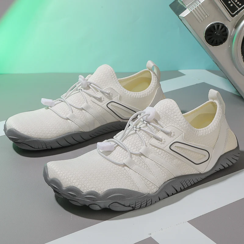 

A pair of children's summer sports fitness shoes, quick-drying drainage water-resistant beach shoes, size 35-46，WK-Y717