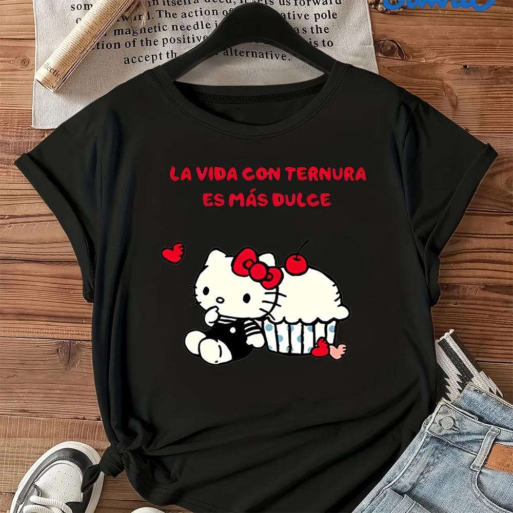 

Sanrio Hello Kitty Cherry Cake Алфавит Новый узор Хлопковая футболка с круглым вырезом и короткими рукавами Модный модный милый повседневный топ