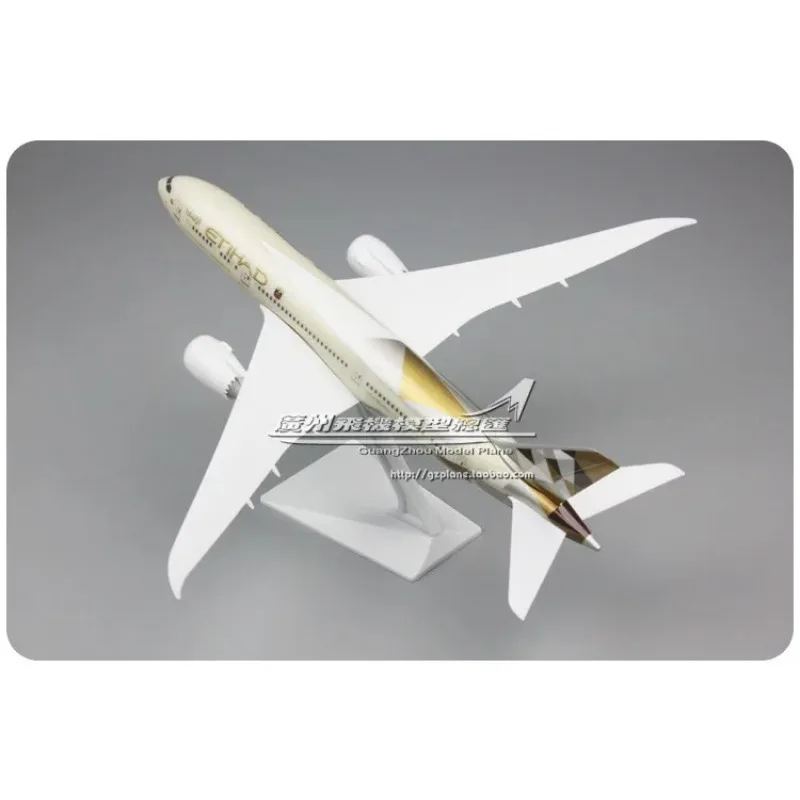 United Arab Emirates UAE Etihad Airways Boeing B787 plastic assembled aircraft model 1: 200 plane model for Xmas Birthday gift