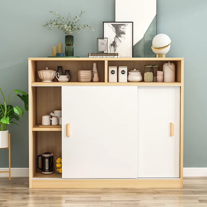 Mueble de balcón con puerta corredera, ventanal con protector solar, taquilla