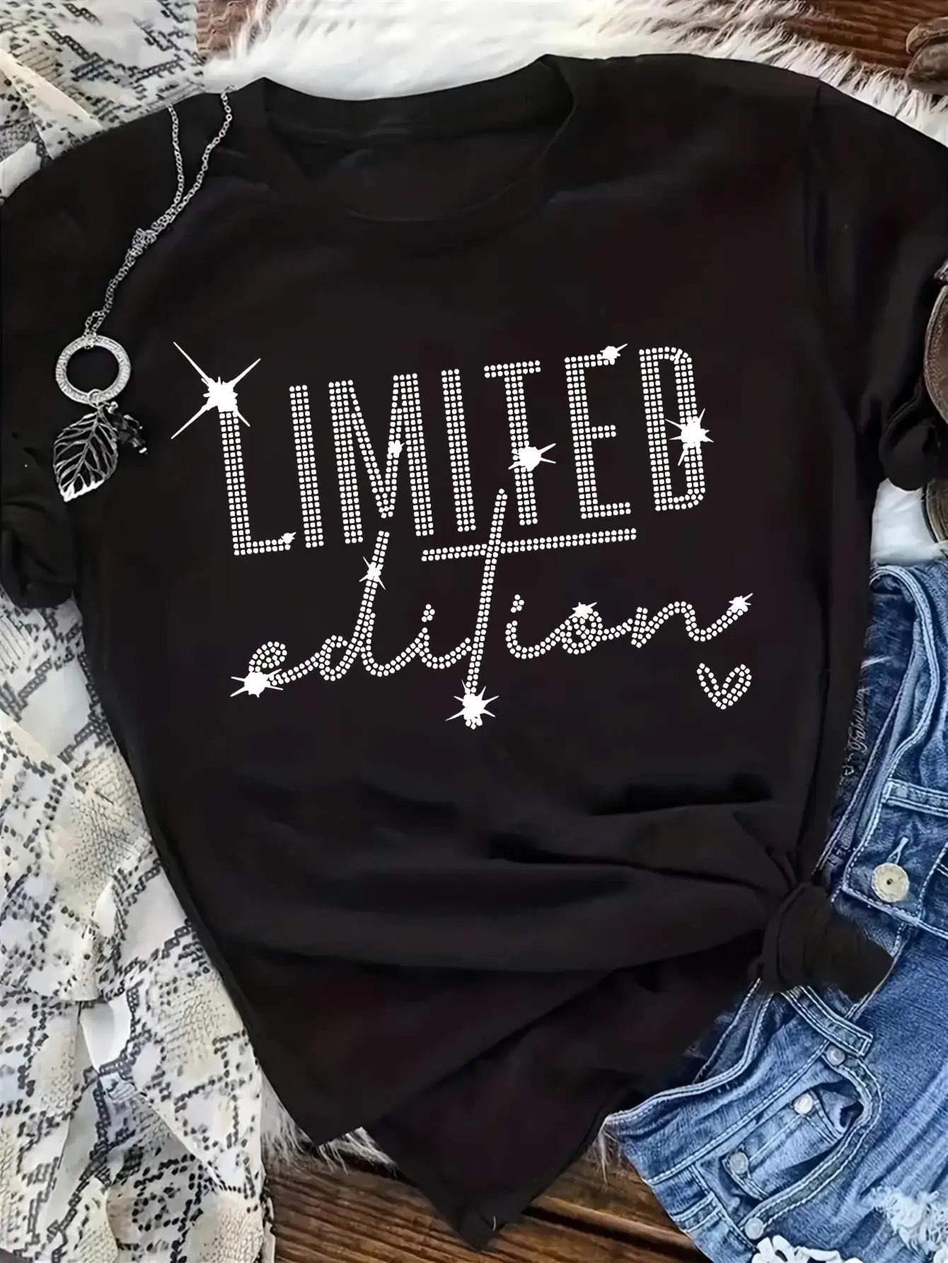 

Limited Edition, Spring And Summer Graphic Print T-Shirt, Short Sleeve Crew Neck Casual Top for Summer & Spring, WomenS Clothing