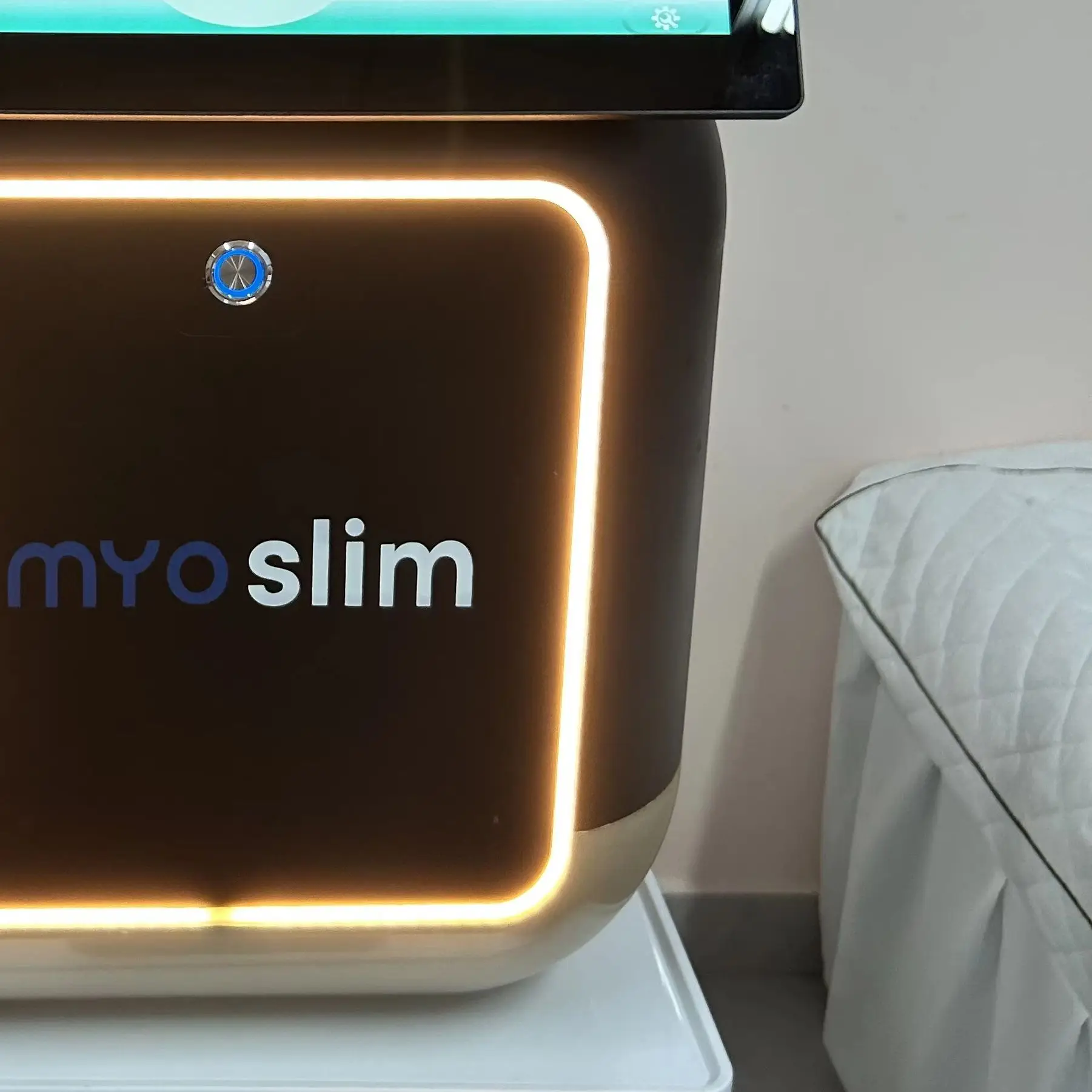 

VIP MYOslim 4 Wavelength Diode Laser Hair Removal Machine, 755 808 940 1064nm Ice Painless Permanent Depilation Beauty Device