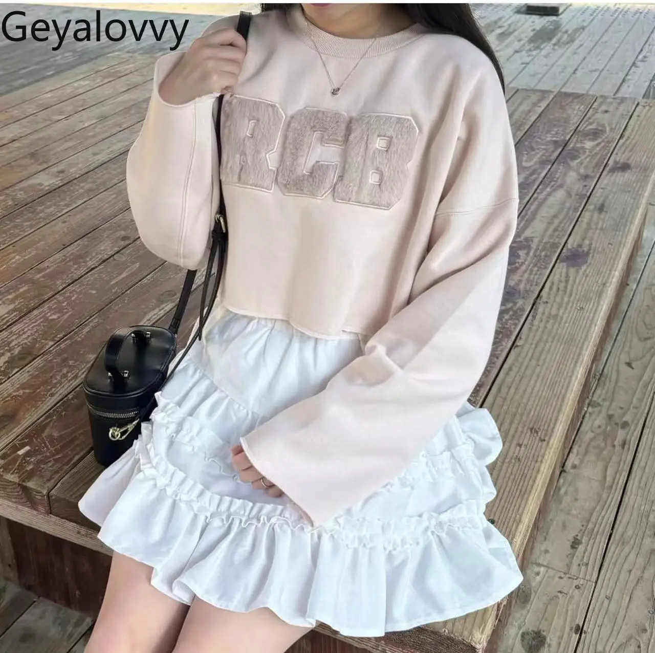 Falda corta acampanada blanca versátil japonesa, novedad de verano, minifaldas de pastel acampanadas con borde de oreja de madera de Color sólido para niñas dulces y lindas