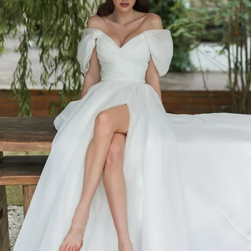 

Customized simple ivory white Ball Gown Royal Wedding Dresses Sweetheart backless Made Robe De