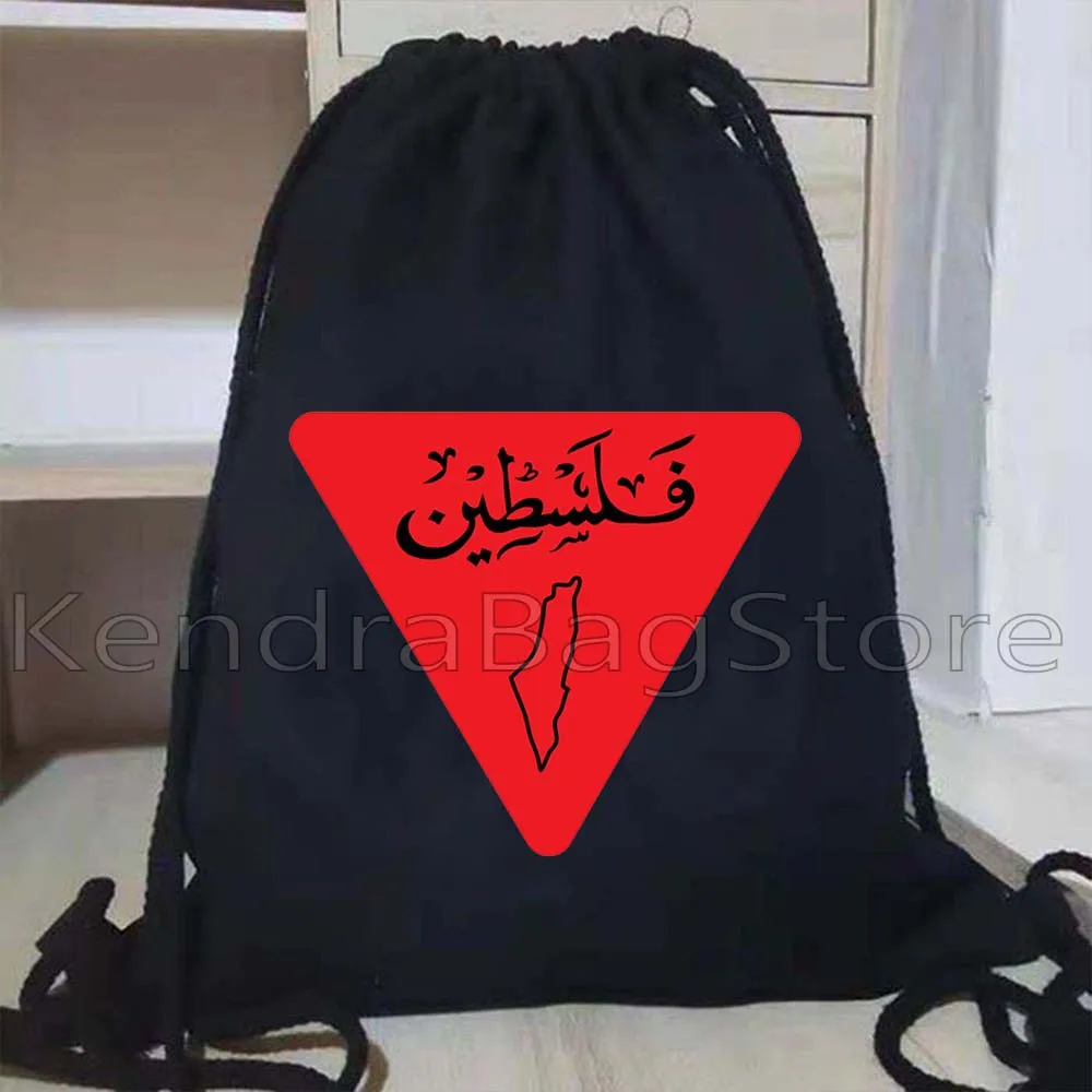 Calligrafia araba Kufiya Regali gratuiti Zaino con coulisse Zaino da palestra sportivo Zaino da calcio Keffiyeh Zaino da palestra pallido-stino