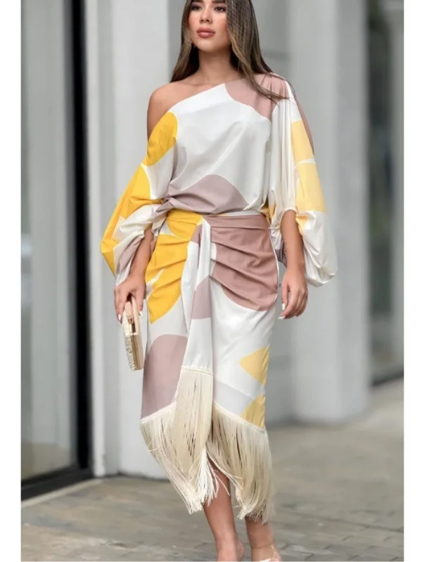 

Loose Lantern Sleeve Printed Top And Tassel Hem Skirt Set Women's Spring 2025 Fashion Umbrella Skirt Polyester Fabric