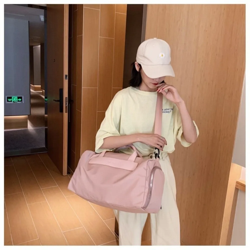 

Trendy Large Capacity Gym Bag with Multiple Compartment Dry-wet Separation Travel Duffle Bag Lightweight Fitness Bag for Women