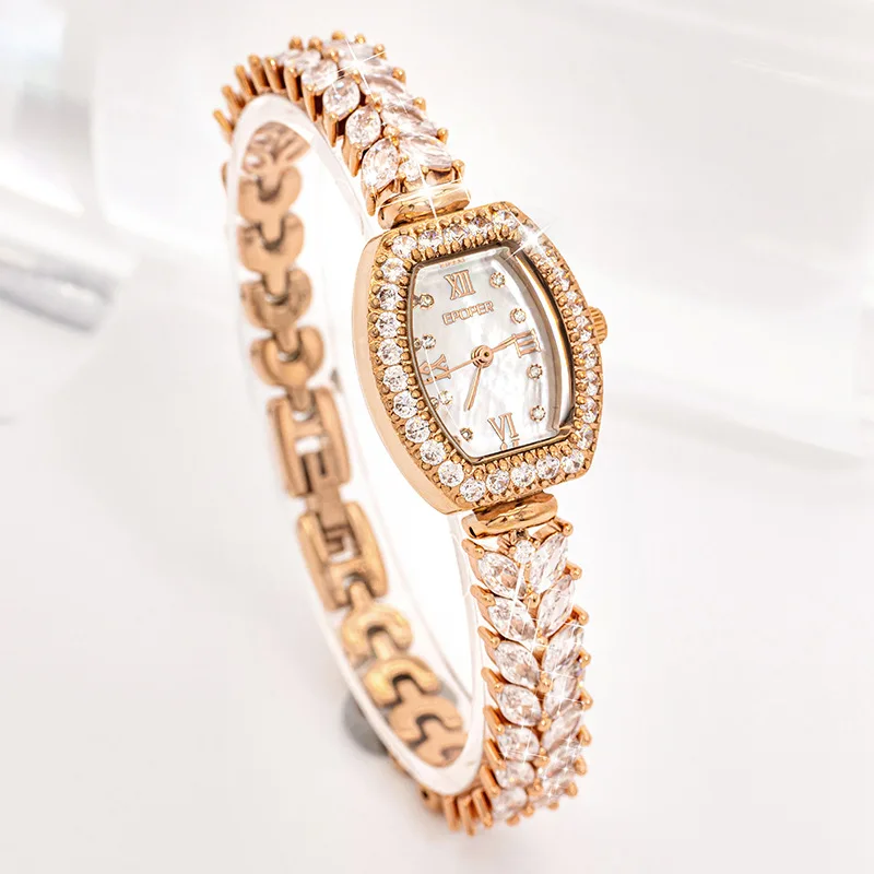 

New fashionable and luxurious petite bracelet watch, elegant and sophisticated women's watch, high-end women's wristwatch.