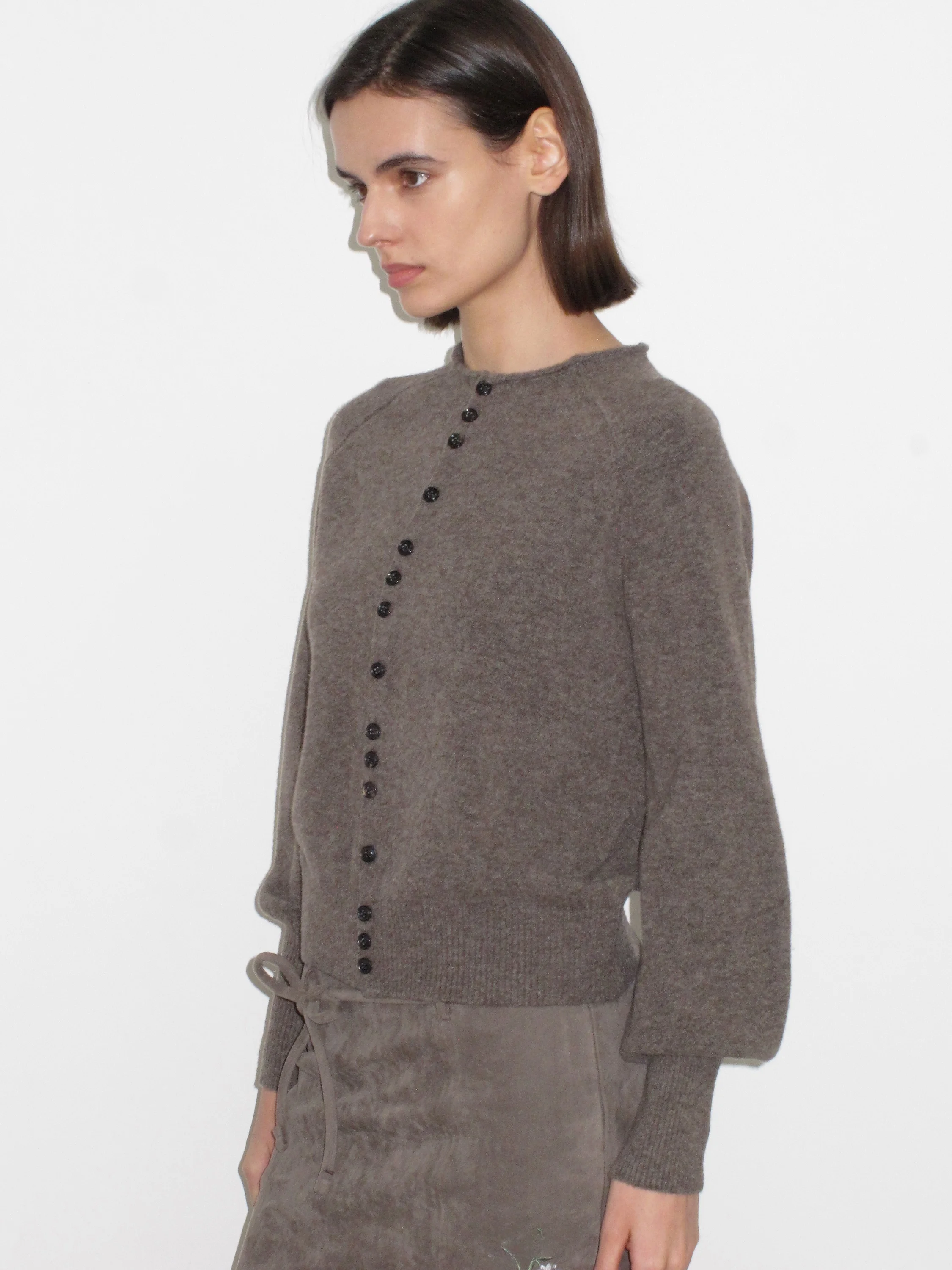 

Вязаный кардиган из смесовой шерсти с низкой насыщенностью цвета, длинное пальто, повседневная модель, весенне-летняя коллекция, свободный крой, мягкая ткань