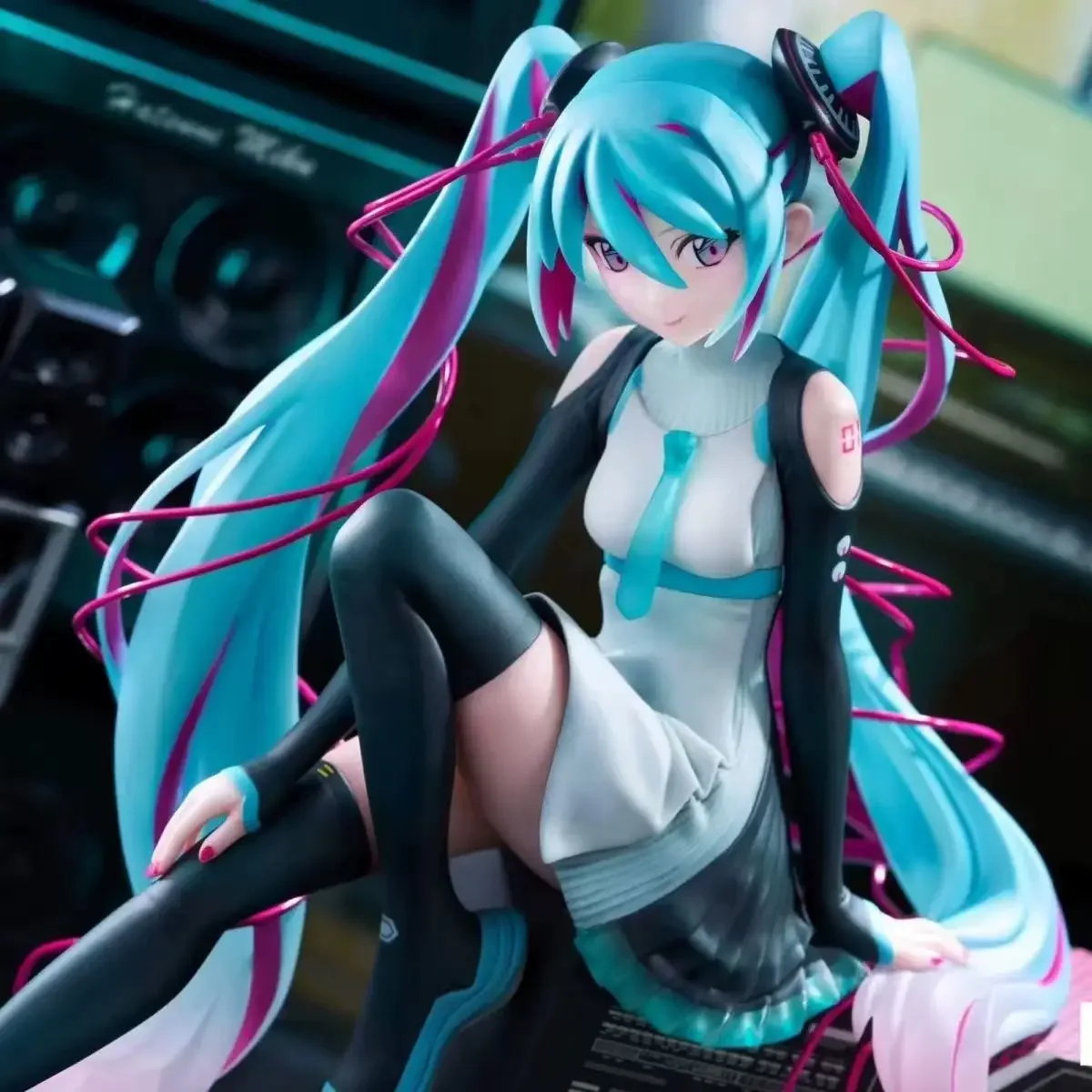 

In Stock Genuine F:NEX FuRyu Miku xMTV VOCALOID 1/7 Anime Action Figure PVC Collectible Model Dolls Figurine