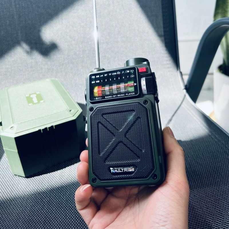 

R11 хорошо продается радио для выживания, портативная солнечная рукоятка, 4000 мАч, внешний аккумулятор AM/FM/SW, аварийные Bluetooth-колонки, мини-домашнее радио