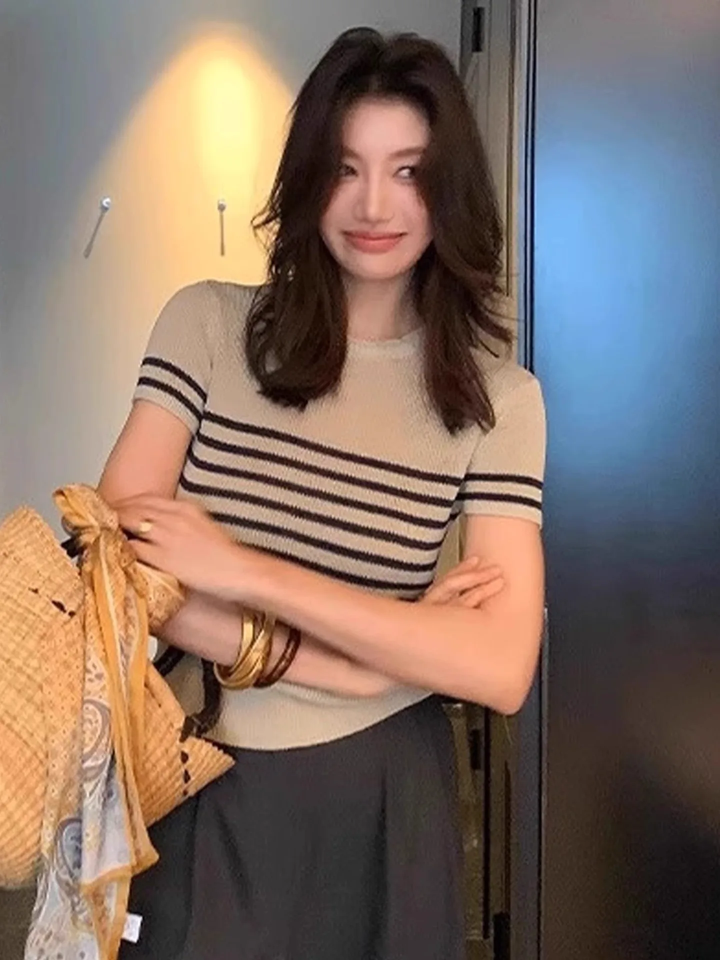 

Женский вязаный топ из ледяного шелка с круглым вырезом, короткий рукав, в полоску, модный летний корейский стиль, прямой крой, деловая одежда