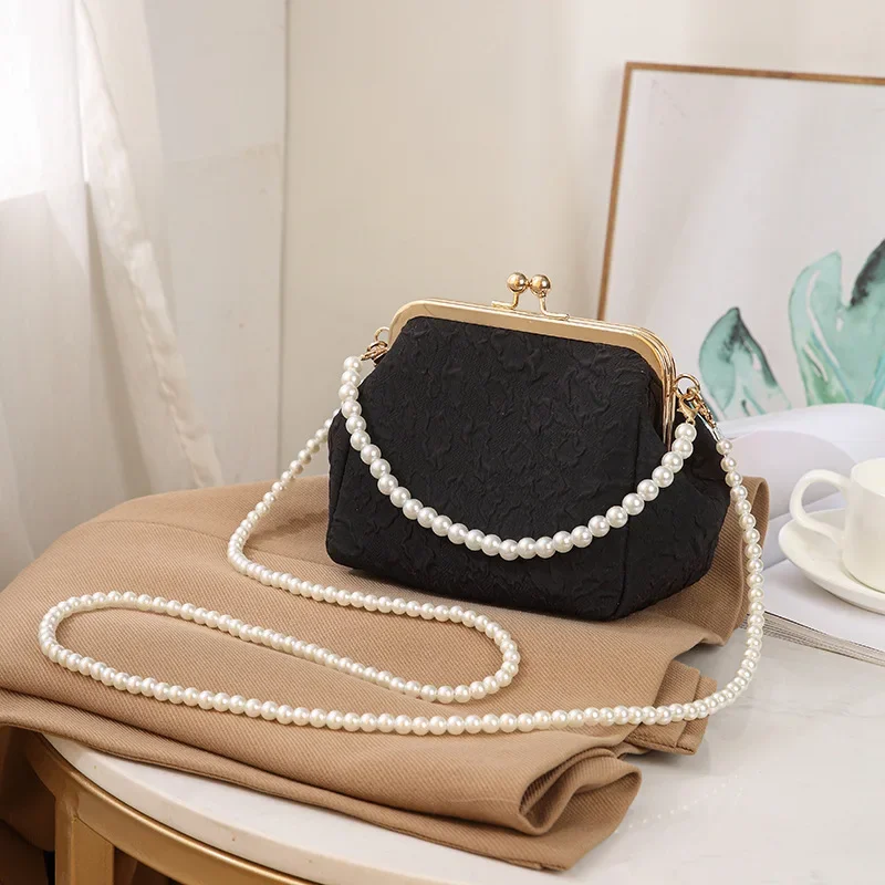 Pearl Chain Shoulder Bag New Portable Shell Clutch Mini Bag 2023 Beaded Fashion Crossbody Bag for Women Evening Handbags Purse