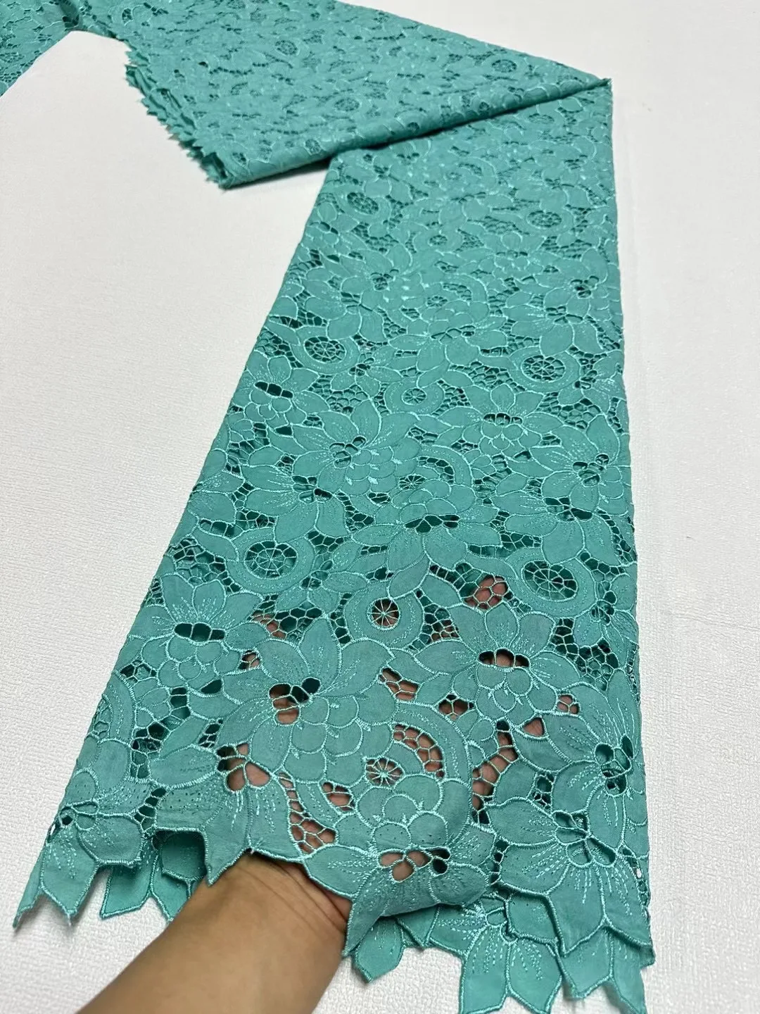 2025 New African Lace Fabric Nigerian Tulle Embroidered Bridal Gown Material Soft Cotton Damask for Wedding Party Dresses 5Yards