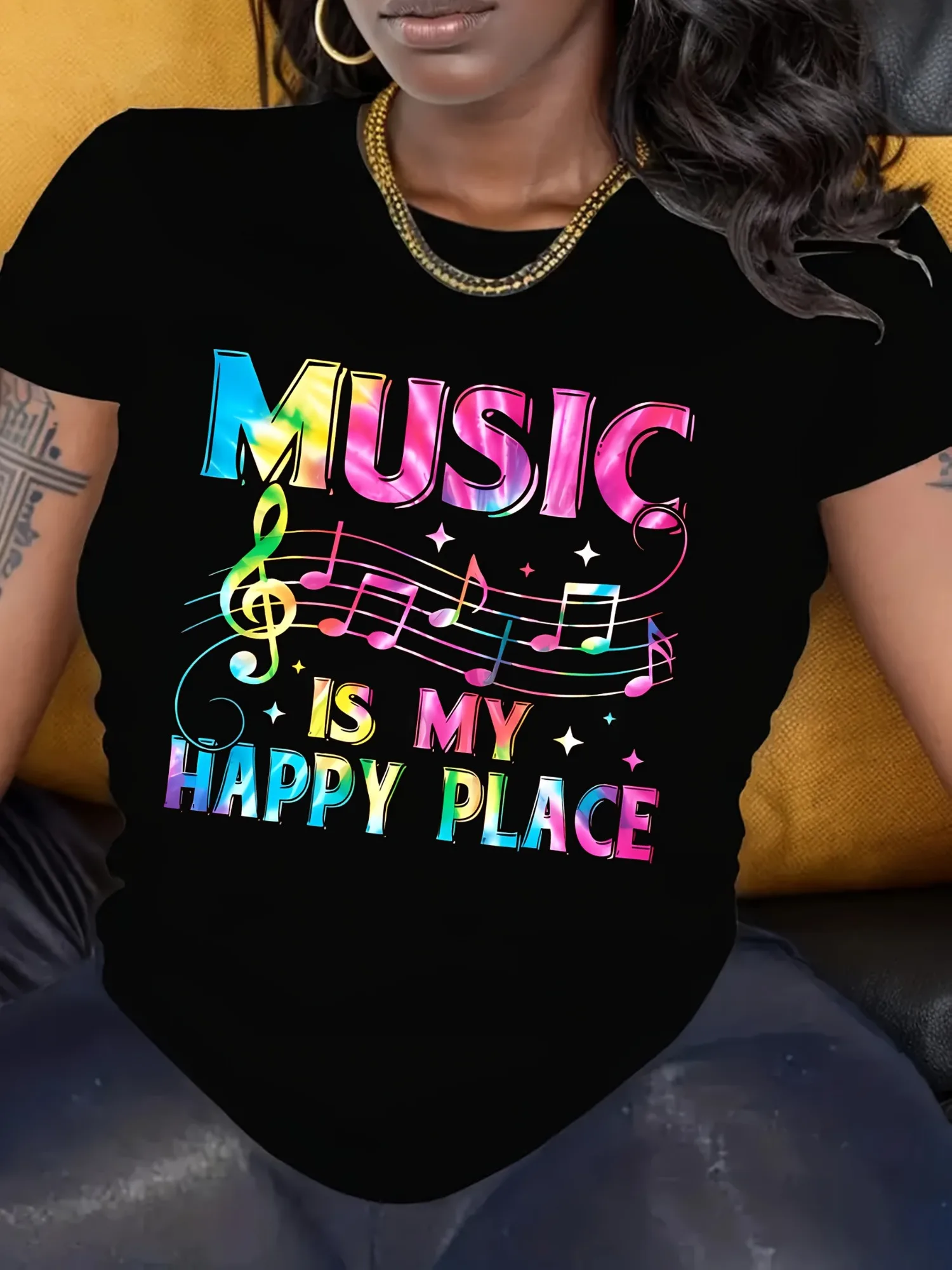 

Футболка Music Is My Happy Place — черная с красочной графикой музыкальных нот — мягкая повседневная футболка для концертов и практики