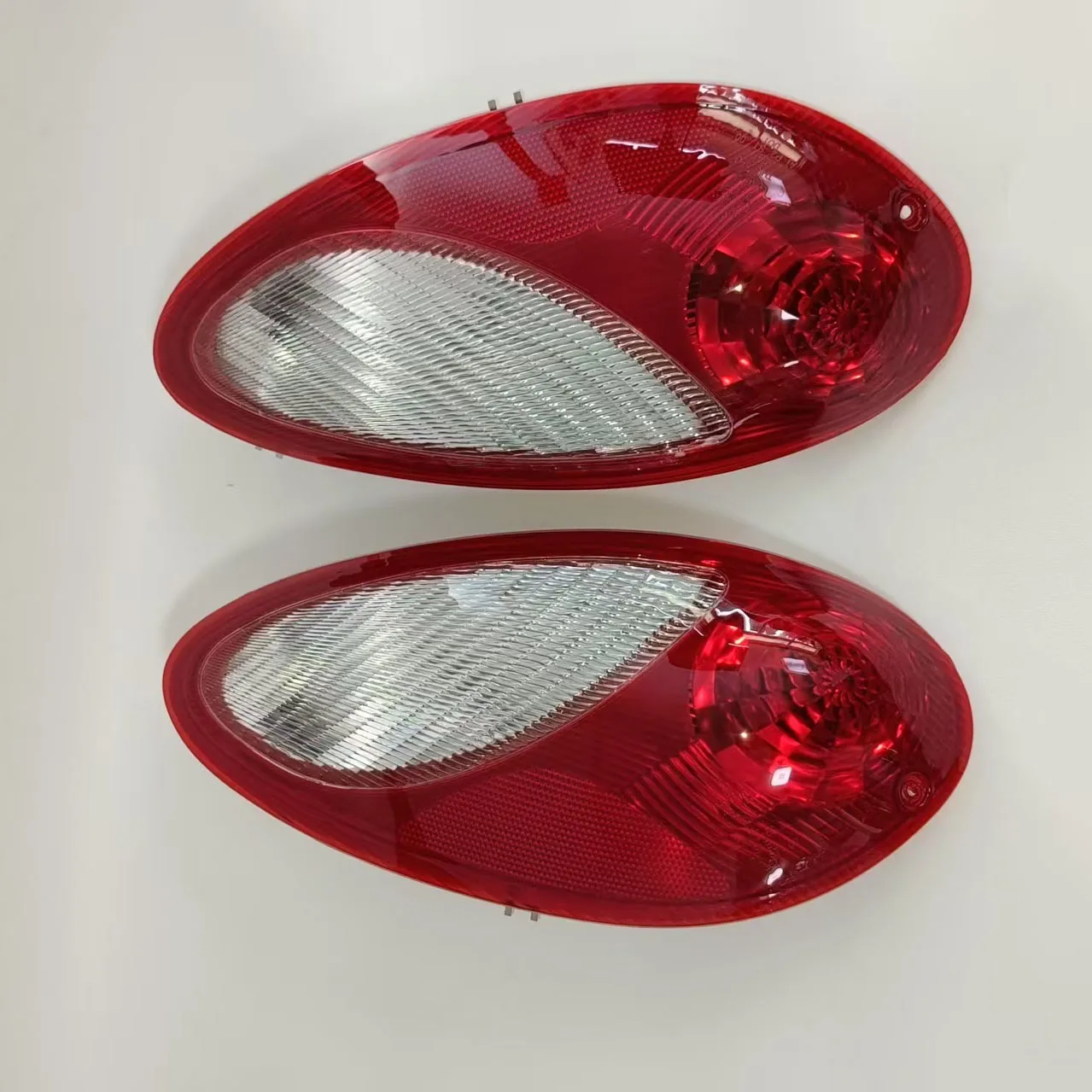 Fit For 2006-10 Chrysler PT Cruiser Driver Side & Passenger Side Tail Lights w/Bulbs   05116223AA  05116222AA With bulbs