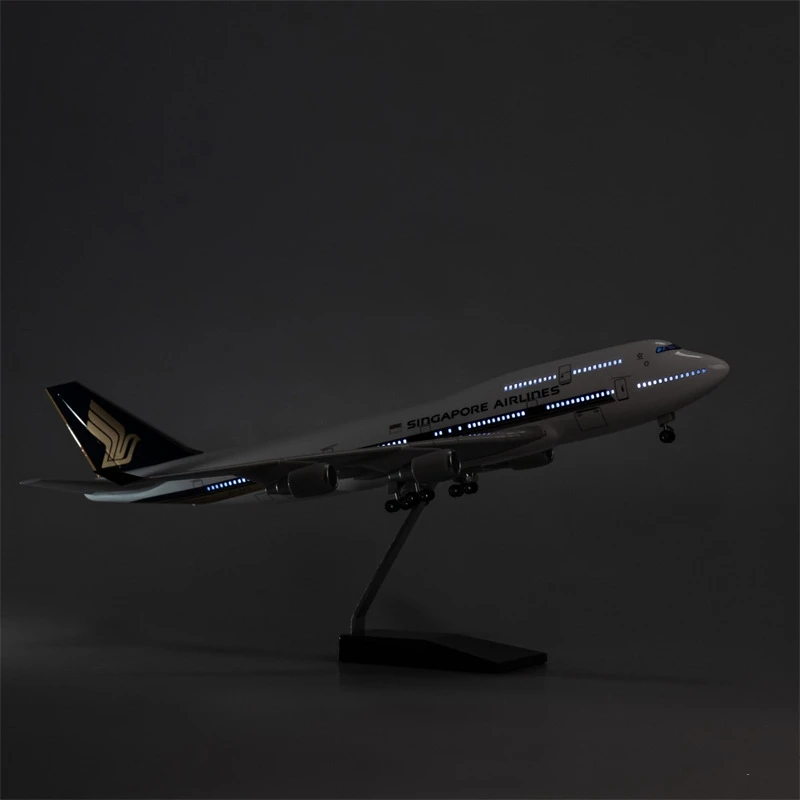 large scale airplane model 1/150 Singapore Airways B747 aircraft model Resin Die-cast Airplane with Landing Gear Wheels Light
