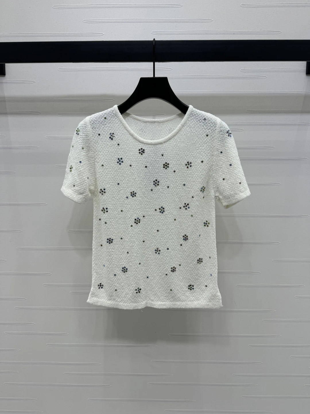 وصل حديثًا لربيع وصيف 2026 – تي شيرت نسائي منسوج برقبة دائرية وأكمام قصيرة بتصميم كاميليا ملون من حجر الراين #3