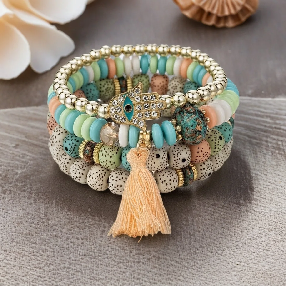 4-teiliges Armband-Set mit dem Motiv des „bösen Auges“ für Damen, mit Kristallanhänger in Form der Hand Fatimas, Quasten, elastischen Perlen und Kettengliedern, Herren-Modeschmuck und Accessoires. – Detail 3