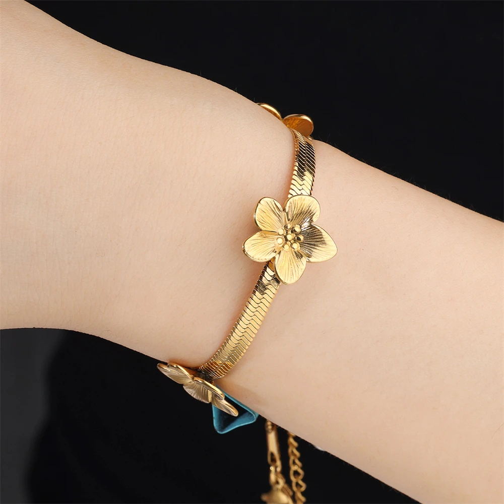 Romantic Stainless Steel Snake Chain Three Flowers Bracelet For Women Girls Chic Party Wedding Bracelet Simple Fashion Jewelry