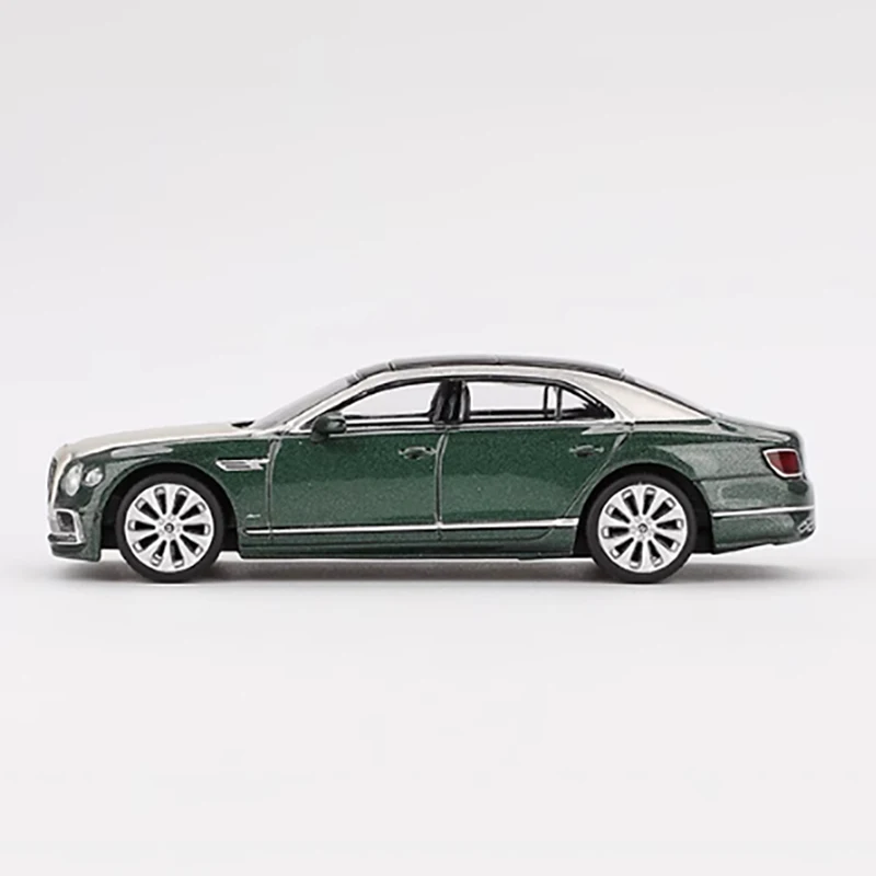 MINIGT 1:64 Scale # 867 Green Double Spliced Alloy Car Model Simulation Finished Decoration Gift Hobby Collection