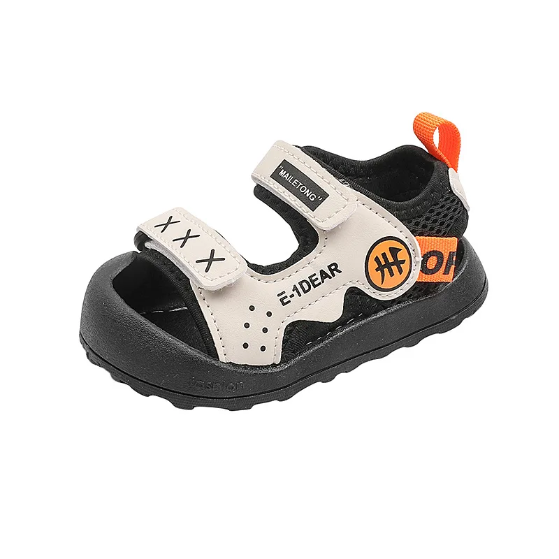 A cartoon toe cap shoe for boys in summer 2025, sandals for girls aged 0-1-3, soft soled, baby shoes for girls 3