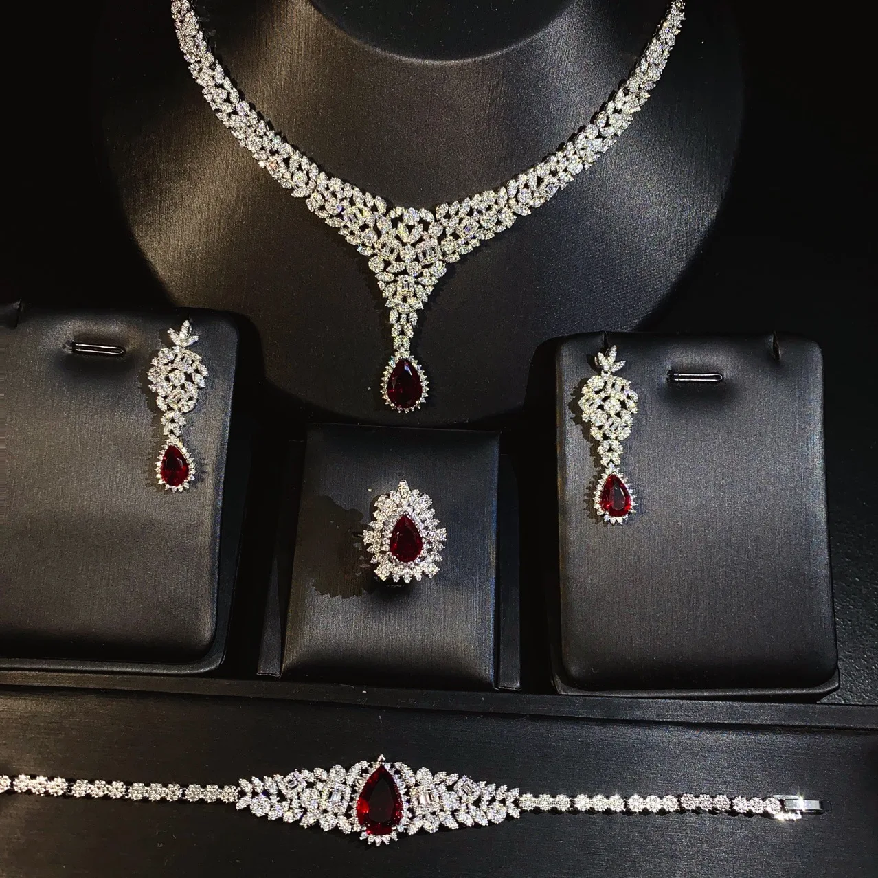 conjunto-de-joyeria-vintage-dubai-de-alta-gama-para-mujer-accesorios-para-fiesta-de-boda-collar-de-circon-pendientes-anillo-pulsera-rojo-azul-y-verde