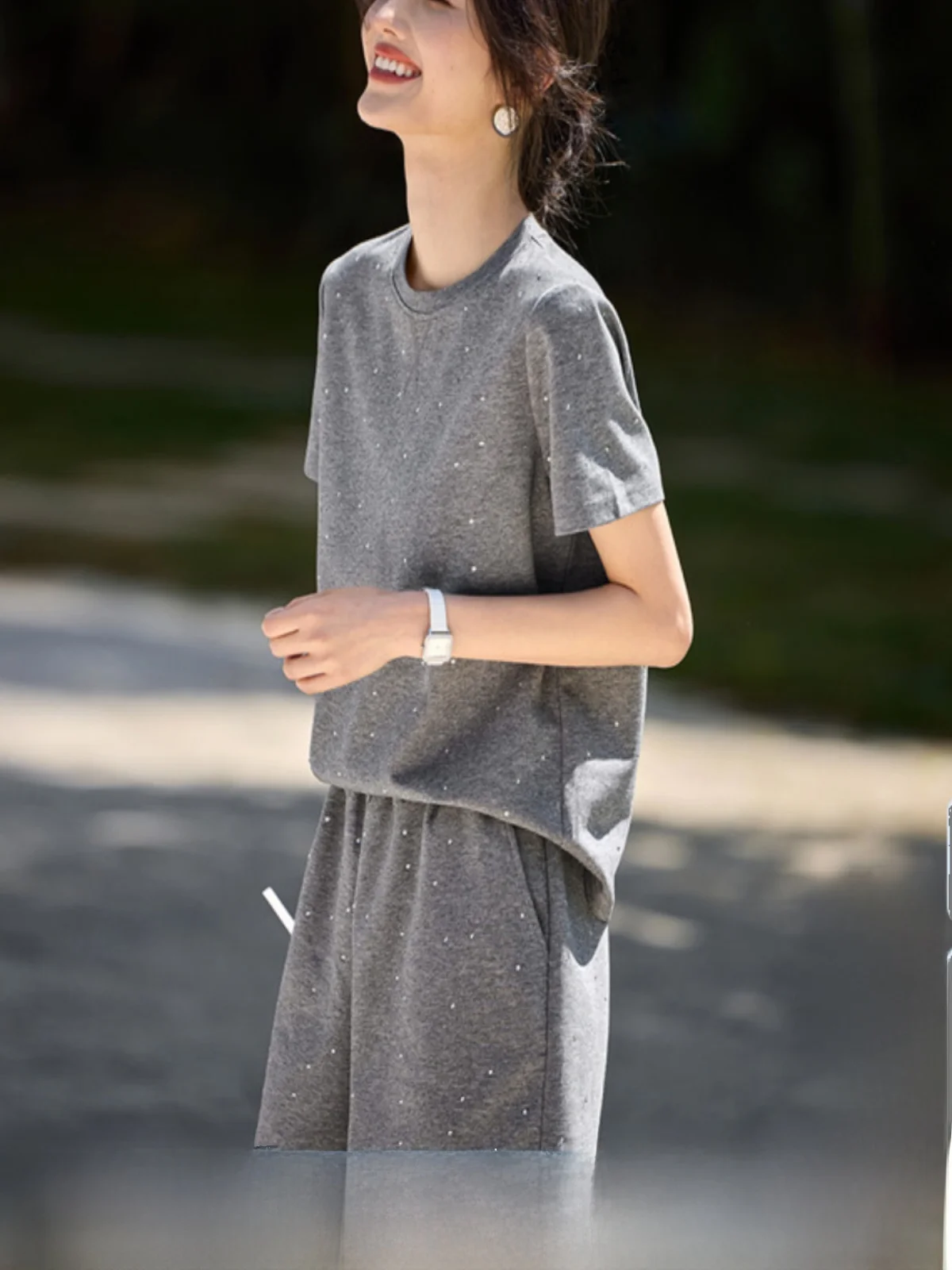 

XWI Casual Diamond Heating Age-Defying Set Short Sleeve round Neck Two-Piece Suit Polyester Fiber Shorts Suitable for Ages 35+