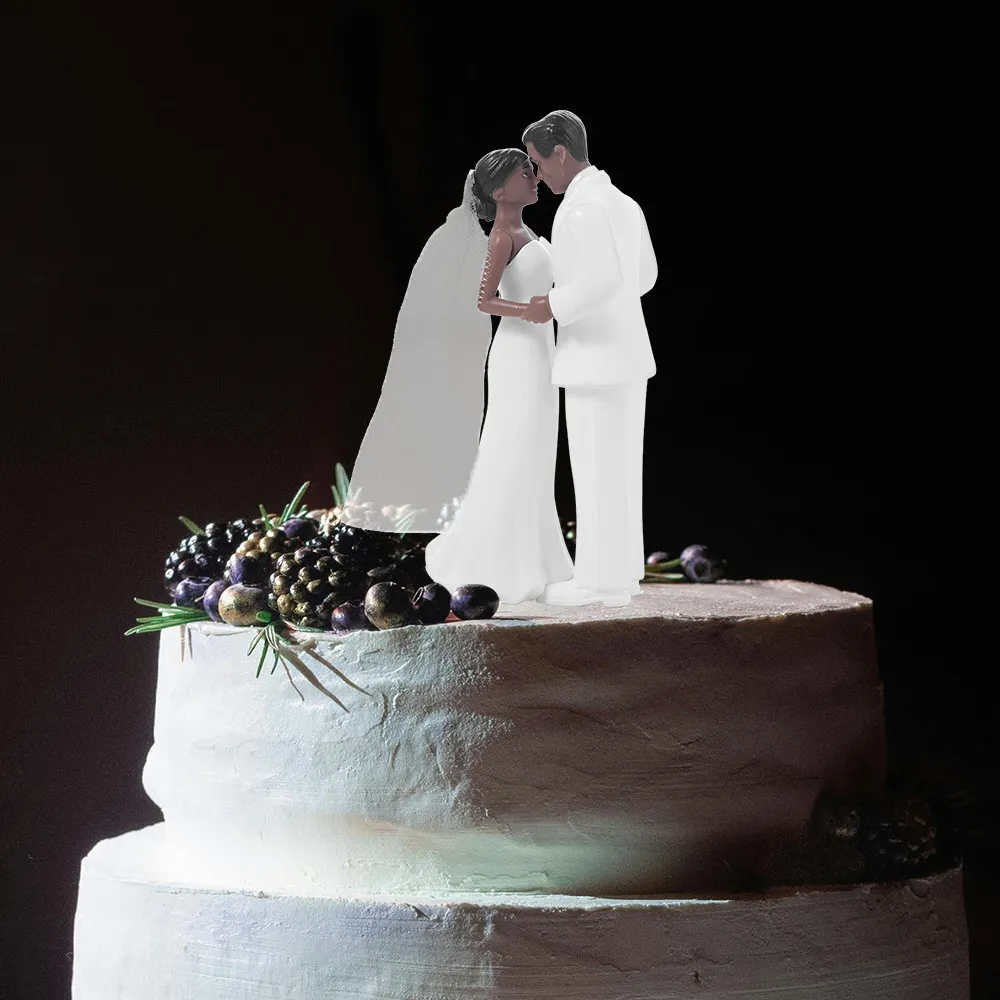 Jubiläums-Dekoration Paar Hochzeitstorten-Topper Weiß/Schwarz Kreative Tortenfiguren PVC Elegante Braut & Bräutigam Figuren